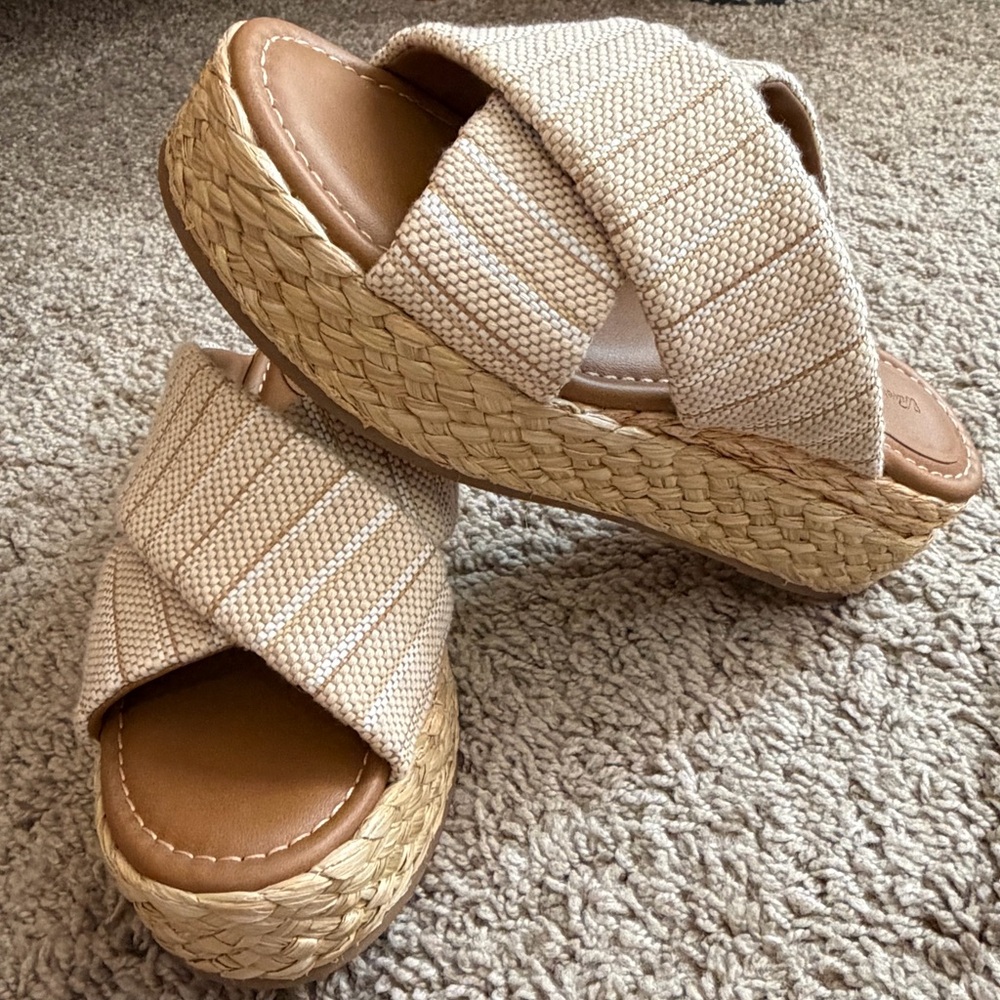 Universal Thread Woven Platform Sandals